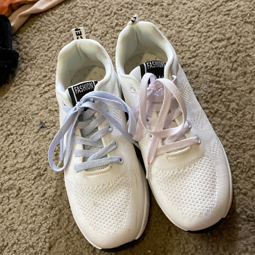 White tennis shoes they’re kinda new I’ve only wore them once tho.